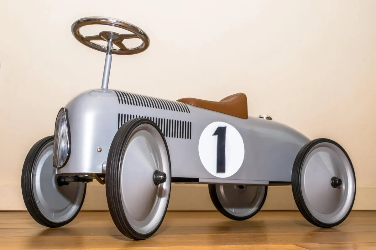 What are the benefits of sheet metal fabrication for corporate gifts?